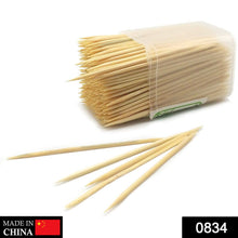 Hygienic wooden toothpicks in compact box